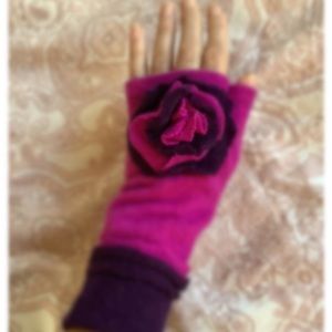 bright pink/purple 100% Cashmere,fingerless gloves hand warmers flower/cuff